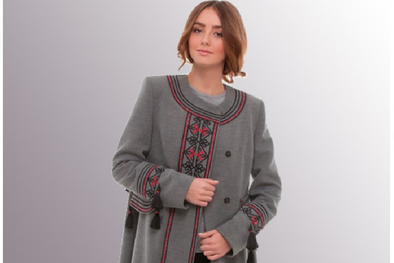 Модні і красиві пальто з вишивкою